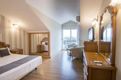 Alda Alpina Hotel dekat Parrofinca