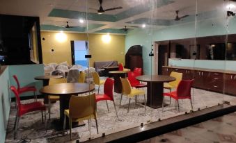 Yellow Leaf - Housity
