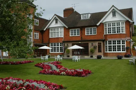 Grovefield House Hotel Отели в г. Бурн-Энд