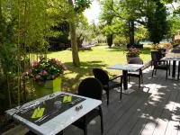 Logis Hotel Restaurant Spa les Oliviers โรงแรมในโดรม