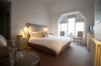 Crown and Castle Hotels in Suffolk Coastal District