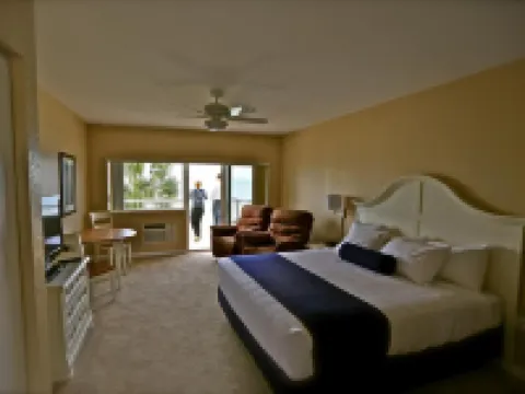 Shoreline Island Resort - Exclusively Adult Hotels in Madeira Beach