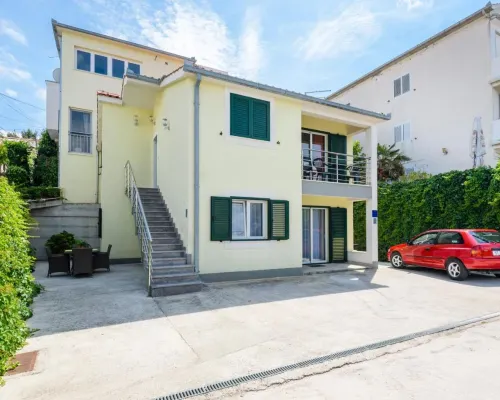 Apartments Salona Hotels in Arbanija