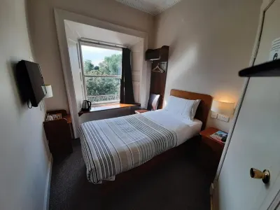 Adelphi Hotel