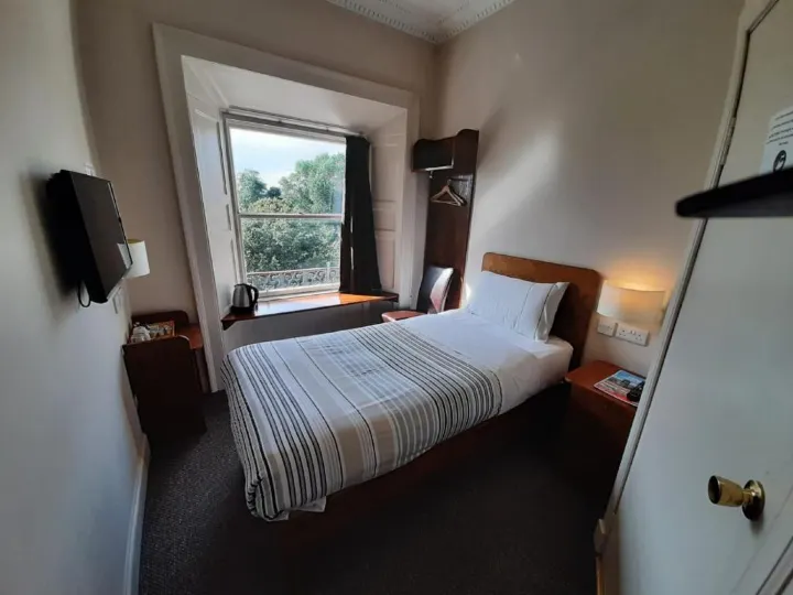 Adelphi Hotel