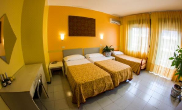 La Piramide - Housity