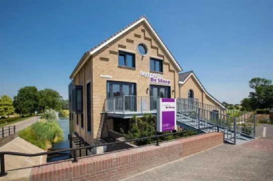 モエケ モーレン のホテル