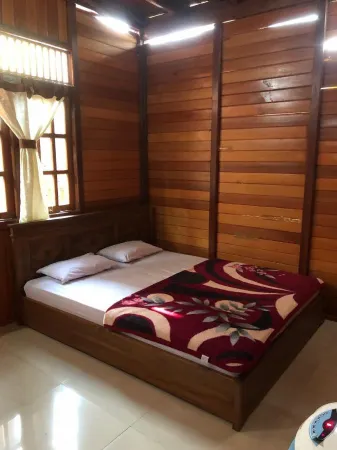 Roemah Kayu Saragan Syariah Magelang Mitra RedDoorz Отели в г. Mertoyudan