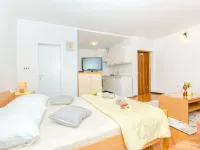 Apartments and Room Sun & Sea Hotels in Podgora