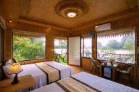 Xuan Son Lakeside Bungalow Hotels in Ninh Nhất