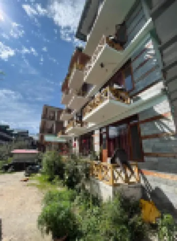 Yolo Social - the Social House & Cowork - Manali