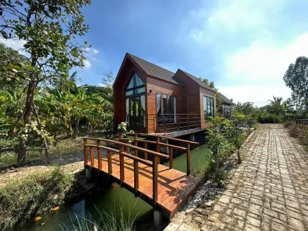 Nata Ville Saraburi Отели рядом с достопримечательностью «Wat Rong Saeng»