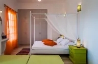 Eiriana Luxury Suites - balcón