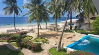 Kaleb's Beachfront Holiday Home - Condos