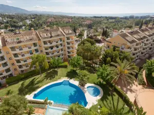 Señorío de Aloha Apartahotel