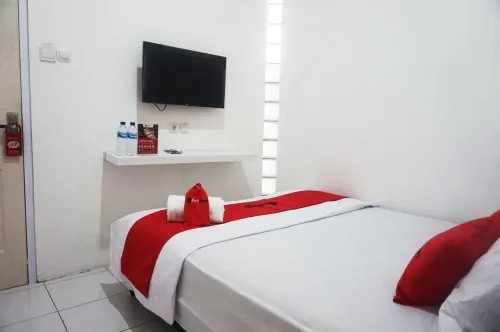 RedDoorz @ Jalan Tanjung Blitar Hotels in Sukorejo