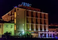 Hotel Cavour Hotel in zona Fosso della Mola