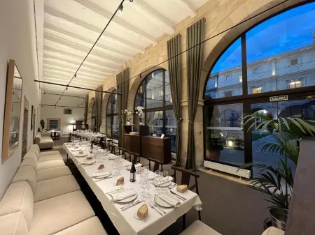 Hotel Real Colegiata San Isidoro Отели в г. Леон