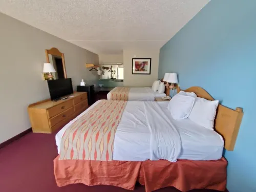 Spinning Wheel Inn Hotels in Sunset Cove Township