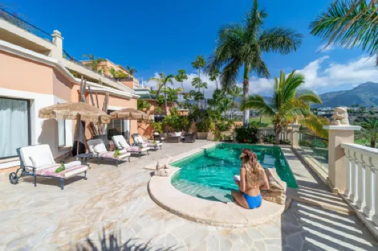 Royal Garden Villas, Luxury Hotel