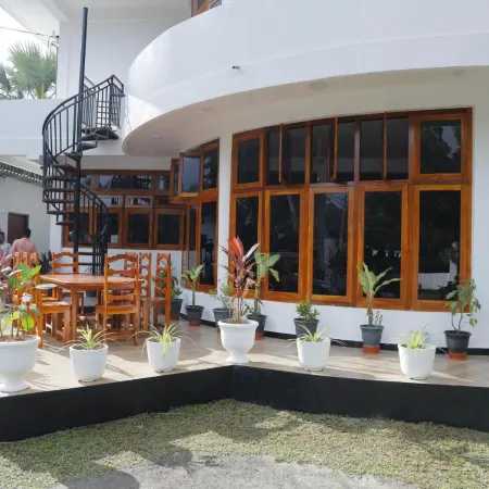 Amis Hotel & Restaurant