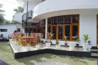 Amis Hotel & Restaurant