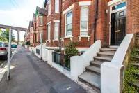 Bradstone Garden Retreat with Own Entrance Hotels in Folkestone