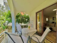 Apartments Hmd فنادق في Podostrog
