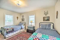 Pet-Friendly Saranac Lake Retreat w/ Deck & Yard - واي فاي