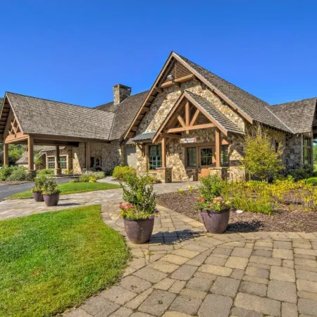 Charming Condo on Sky Valley Golf Course!