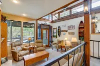 Deck & Gas Grill: Riverfront Mcqueeney Duplex - Parkering