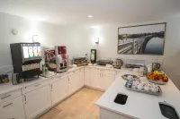 로빈 후드 인 & 스위트 코도바 베이 호텔