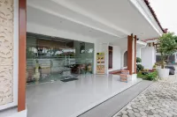 Urbanview Hotel Tritia Lampung Hotels in Way Halim Permai