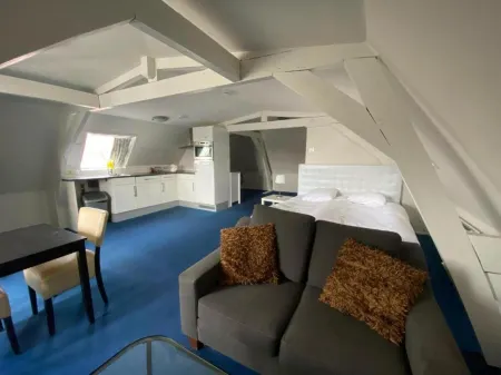 Hotel La Noire - Delft City Centre Отели рядом с достопримечательностью «Vermeer Centrum Delft»