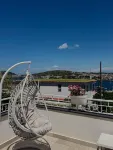 Pharus Miseni Suites and Rooms - Pemandangan Pantai