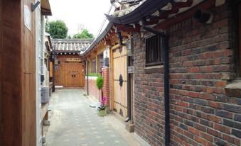 Bukchon Sohyeondang Hanok Stay
