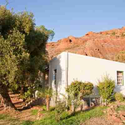 Red Stone Hills Hotel Exterior