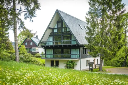 Berghotel Friedrichshöhe - Sauna, Pool & Natur