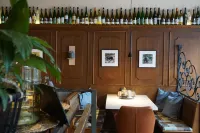 Hotel-Restaurant Weinhaus Zum schwarzen Bären - Bar
