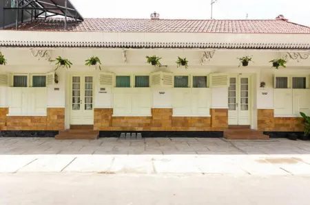 RedDoorz Syariah Near Titik Nol Yogyakarta Отели в г. Ngampilan