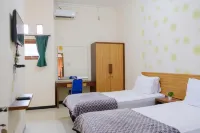 Homestay Griya Kinasih Syariah Pati Mitra RedDoorz فنادق في Pati