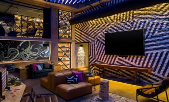 Moxy San Diego Downtown/Gaslamp Quarter