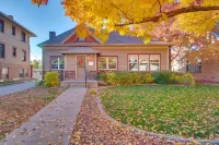 Charming Getaway, Walk to Windsor Lake and Downtown!