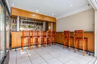 Lakeview Boutique Hotel & Conference Center - bar