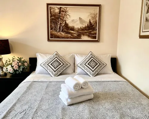 Bright&Modern Space Perfect for couple and Family Step to public transit in Toronto Hotels near IKEA North York