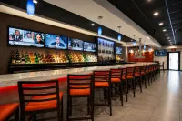 Holiday Inn NEWARK INTERNATIONAL AIRPORT by IHG - Bar