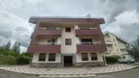 Cross Apartments and Tours Hotel a 
