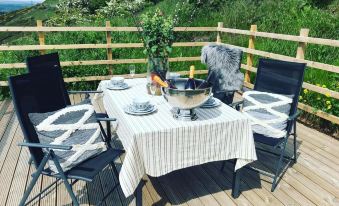 The Coach House & the Stables Yorkshire Peak District with and Without Hot Tub Options