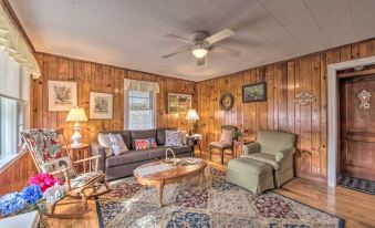 Quaint and Scenic Country Cottage, 3 Mi to New River