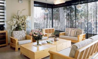F & F Hotel